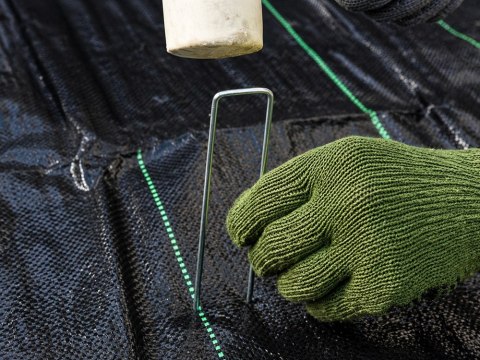 Gruba agrowłóknina agrotkanina 70g 1x30m antchwastowa agrotkanina czarna