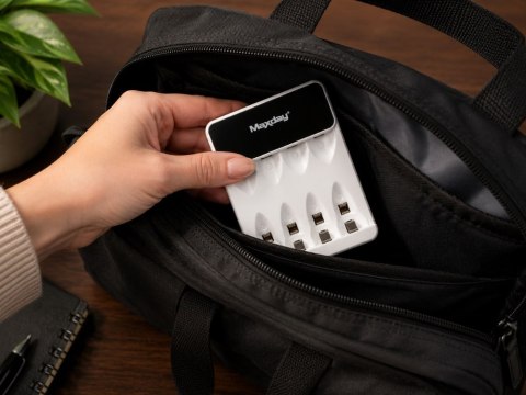 Ładowarka do akumulatorków aa aaa lcd + 4 akumulatorki aaa kabel usb-c