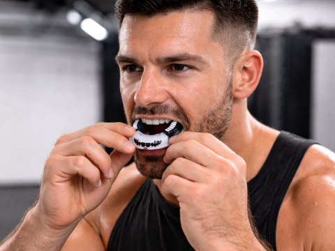 Ochraniacz na zęby pojedynczy szczęka bokserska boks mma sport + etui